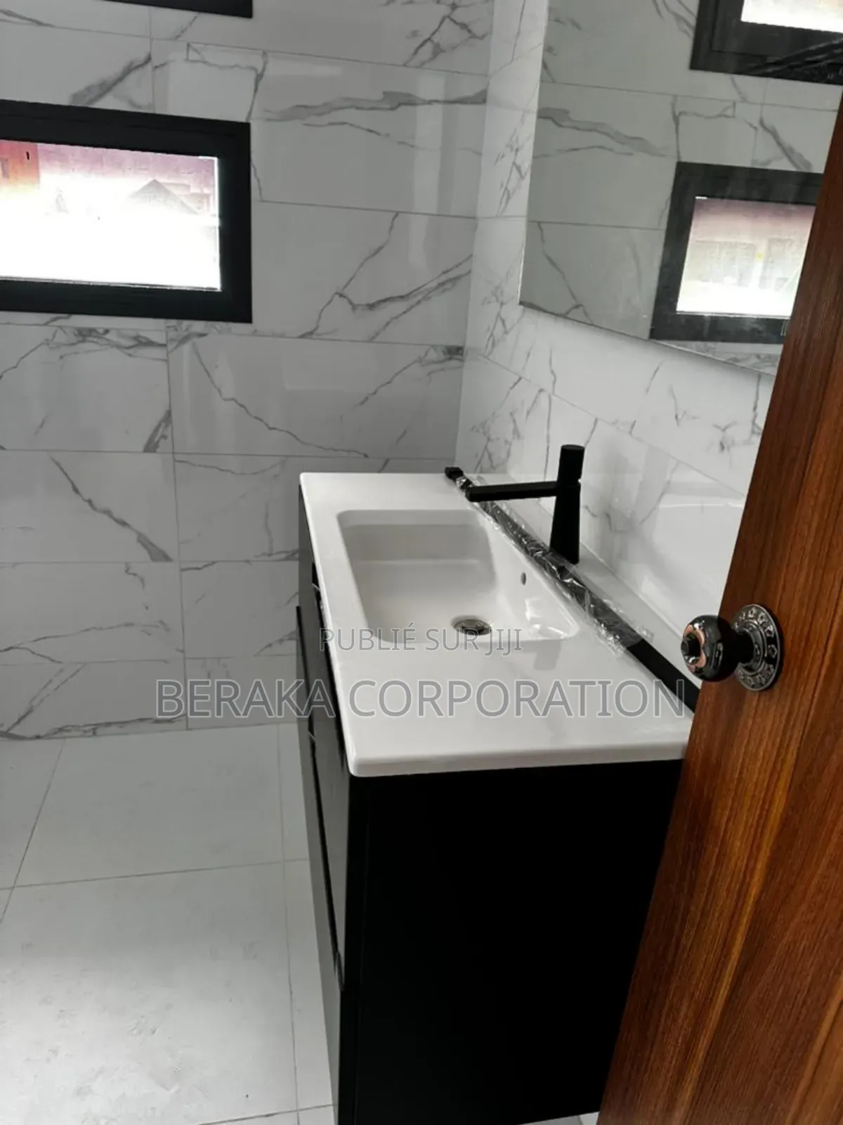 7chbre Duplex dans Beraka Corporation, Cocody à Vendre