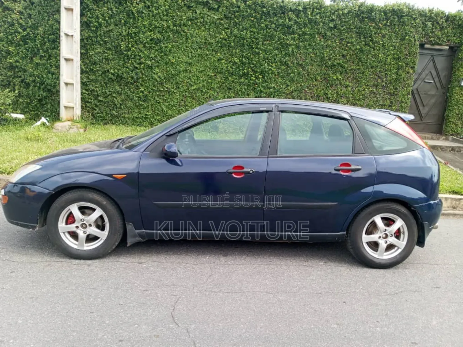 Ford Focus 2000 Blue