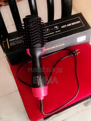 Brosse Soufflante One Step _ Comme Neuve, Très Peu Utilisée.