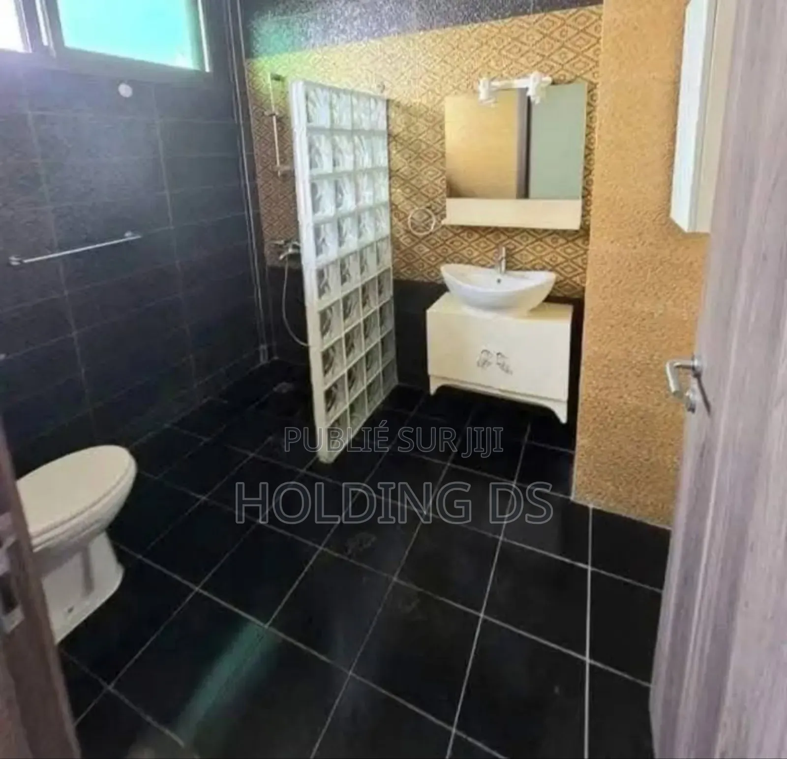 Furnished 4chbre Appartement dans Blocs Apparemment, Marcory à Vendre