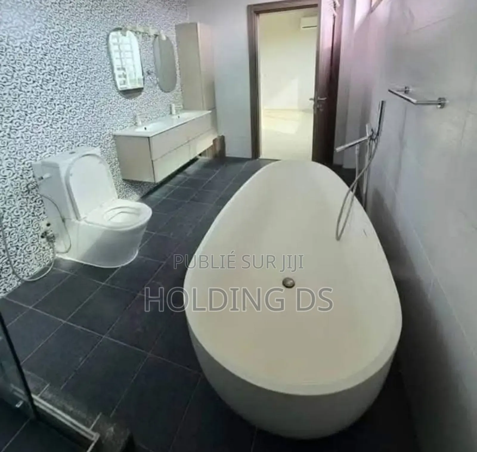 Furnished 4chbre Appartement dans Blocs Apparemment, Marcory à Vendre