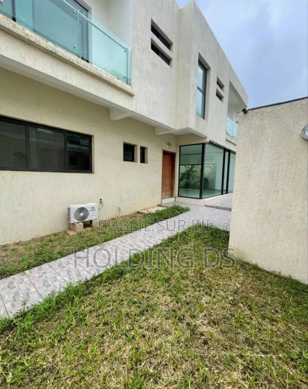 Furnished 5chbre Duplex dans Location Immobilière, Cocody à Vendre