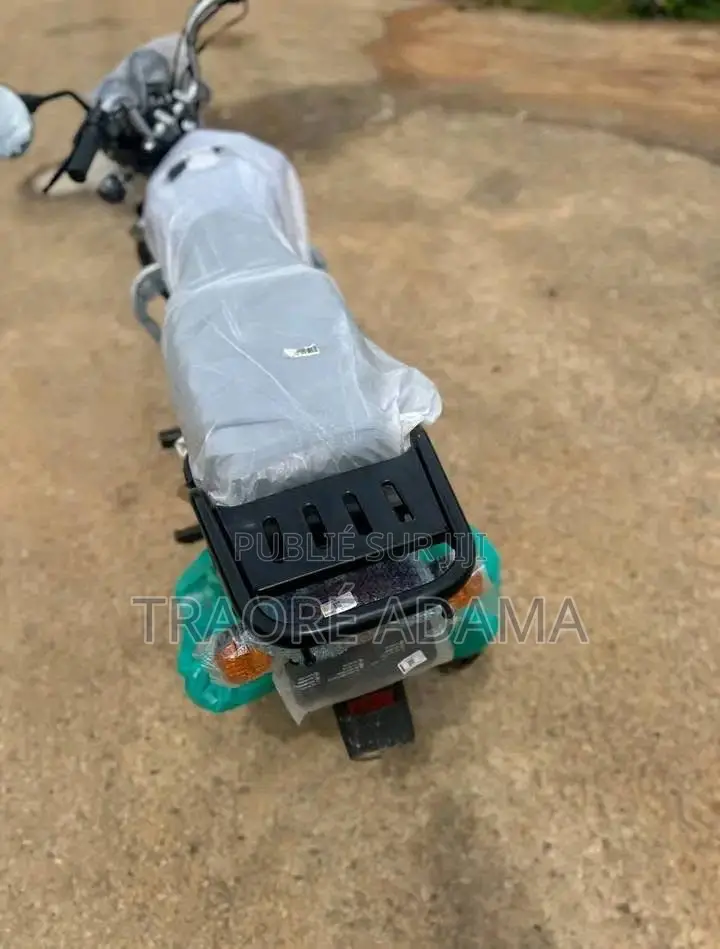 New Bajaj Boxer 125 2020