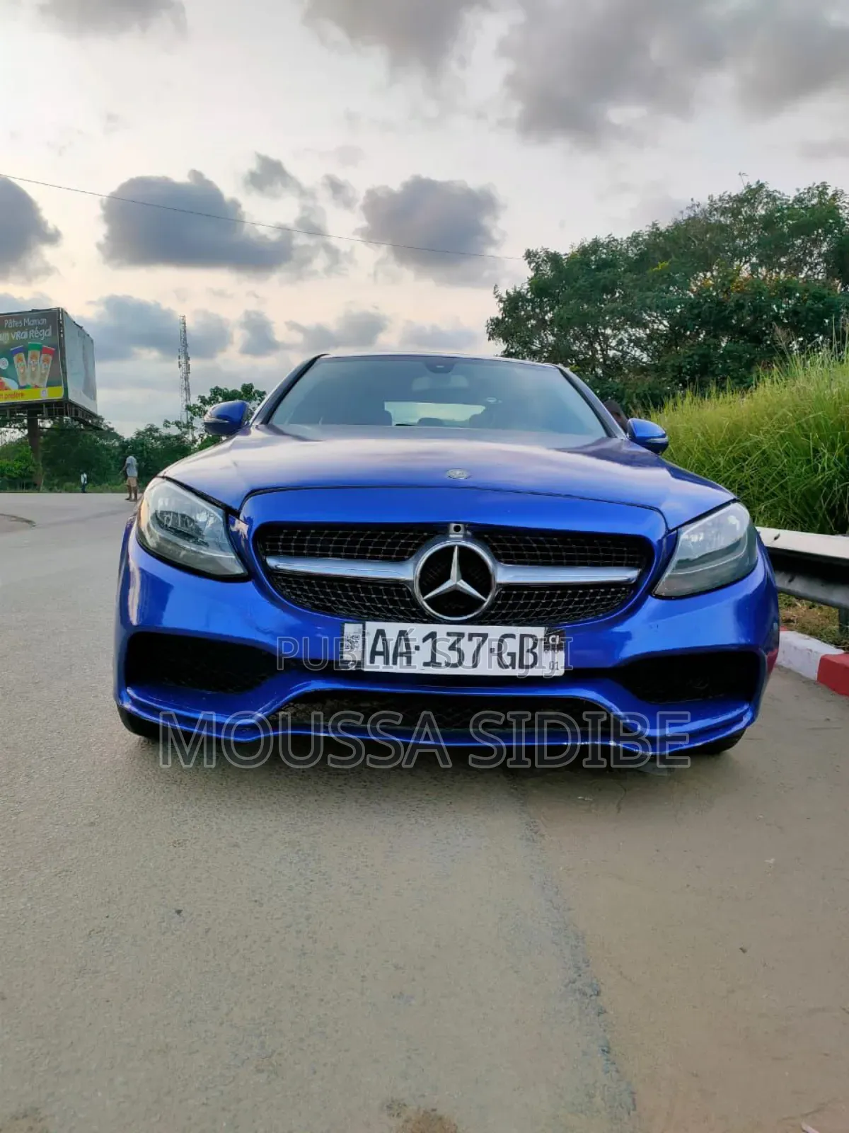 Mercedes-Benz C300 2017 Blue