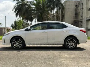 Toyota Corolla L 4dr Sedan (1.8L 4cyl CVT) 2017 Blanc