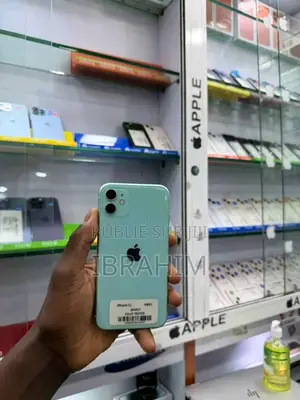Photo - Apple iPhone 11 128 GB Vert