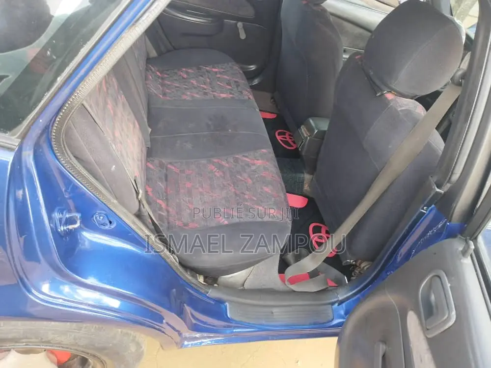 Toyota Corolla 2000 Blue