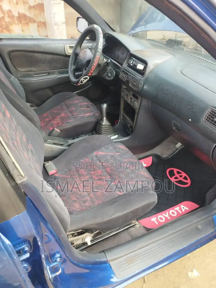 Toyota Corolla 2000 Blue