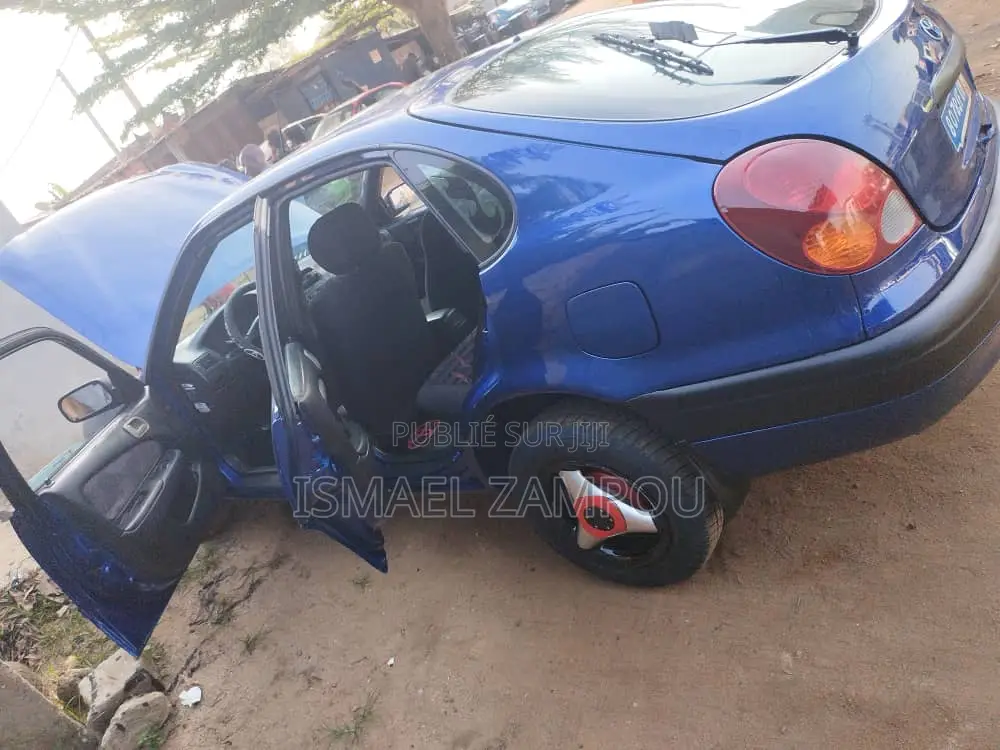 Toyota Corolla 2000 Blue