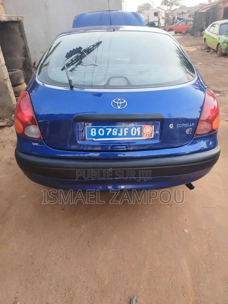 Toyota Corolla 2000 Blue