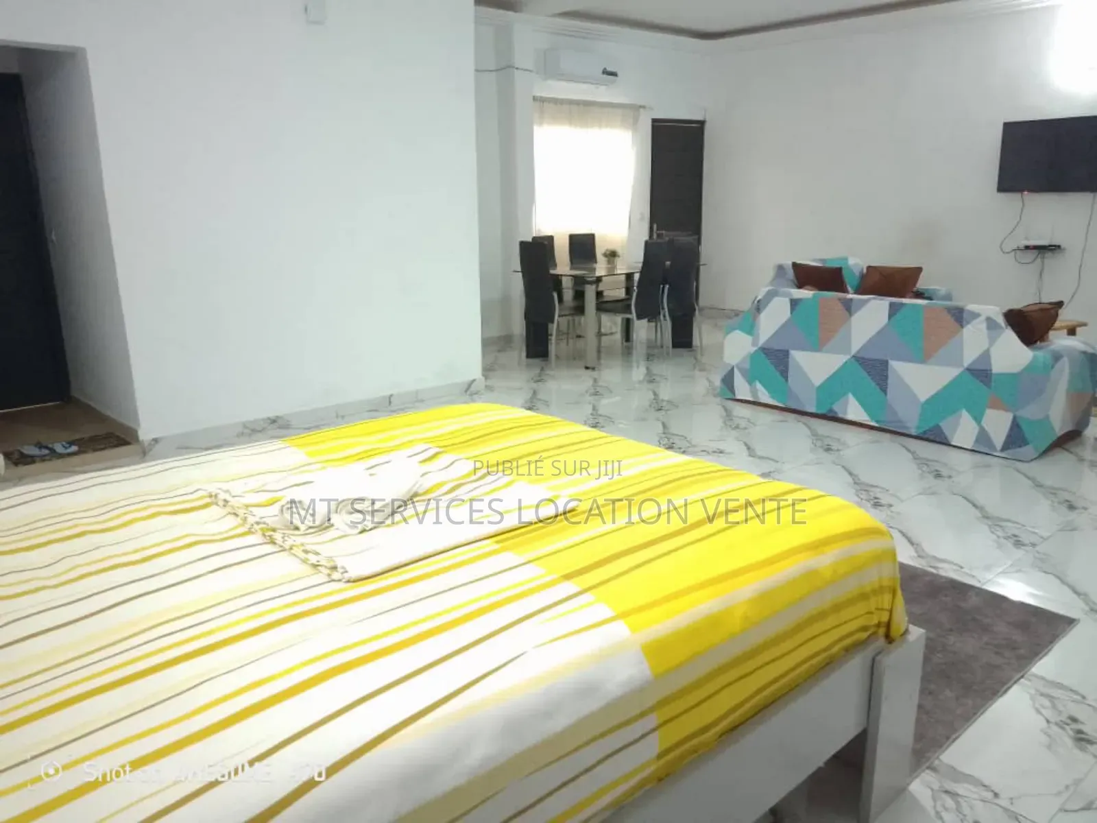 Furnished 1chbre Appartement dans Mt Location, Cocody à Louer