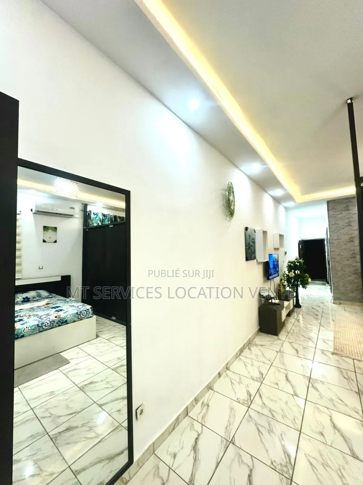 Furnished 1chbre Appartement dans Mt Location, Cocody à Louer