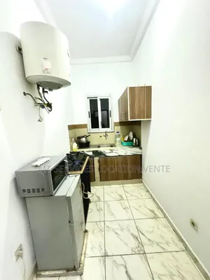 Furnished 1chbre Appartement dans Mt Location, Cocody à Louer