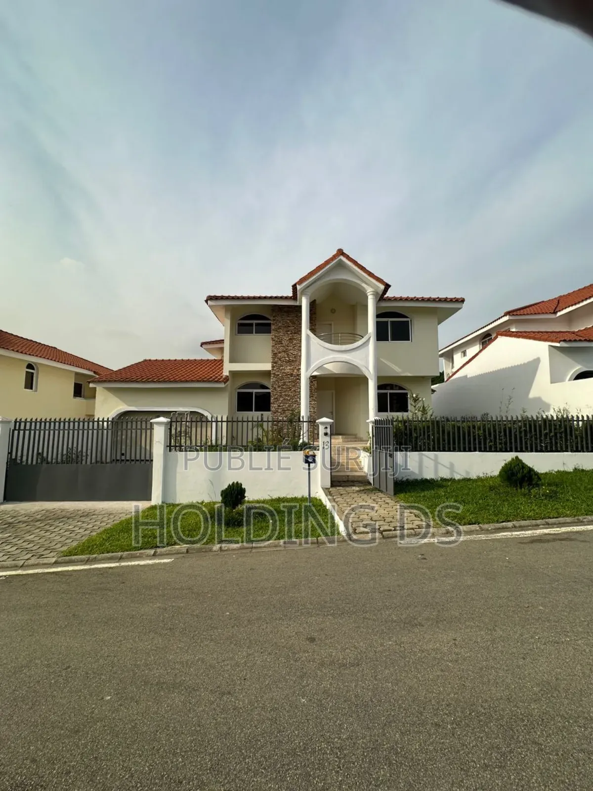 Furnished 5chbre Duplex dans Cité Camélia, Cocody à Vendre