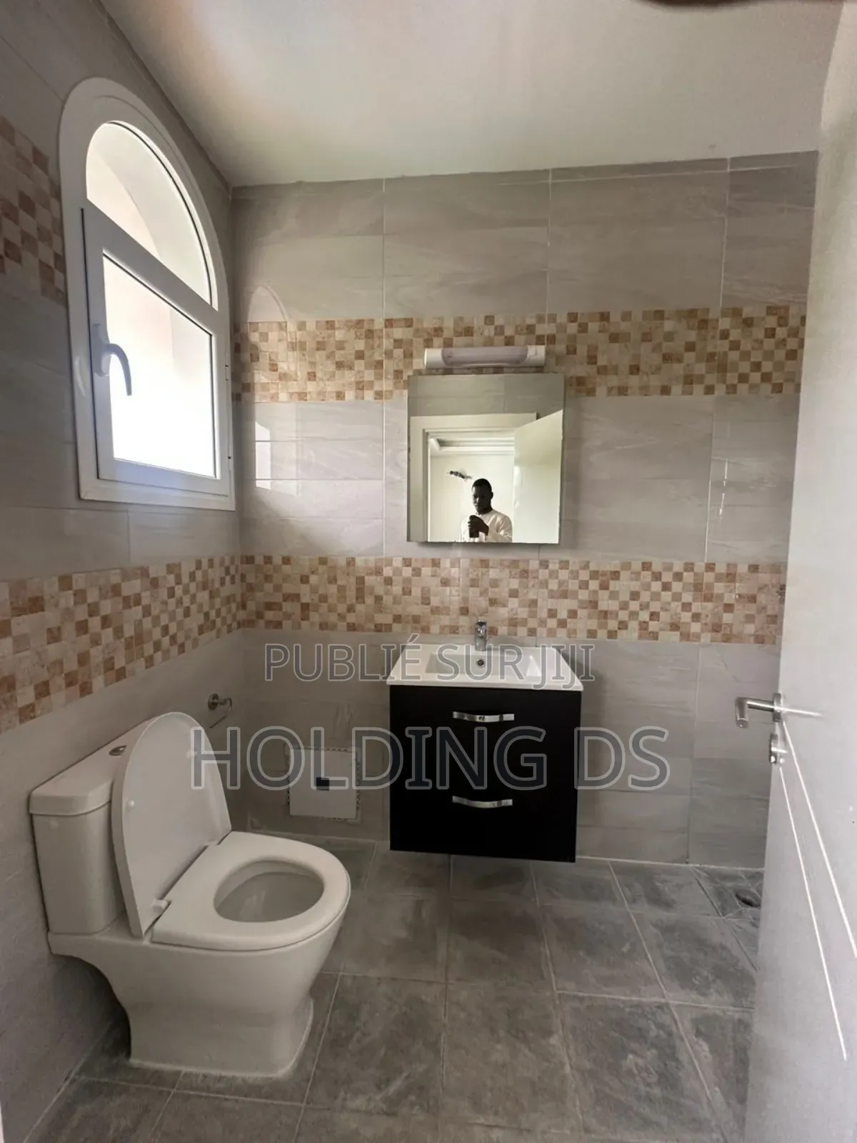 Furnished 5chbre Duplex dans Cité Camélia, Cocody à Vendre