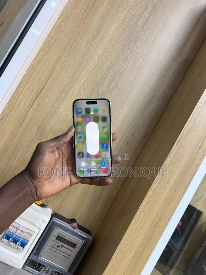 New Apple iPhone 15 128 GB Vert