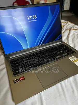 Photo - New Ordinateur portable Asus 16GB AMD Ryzen 5 SSD 512GB