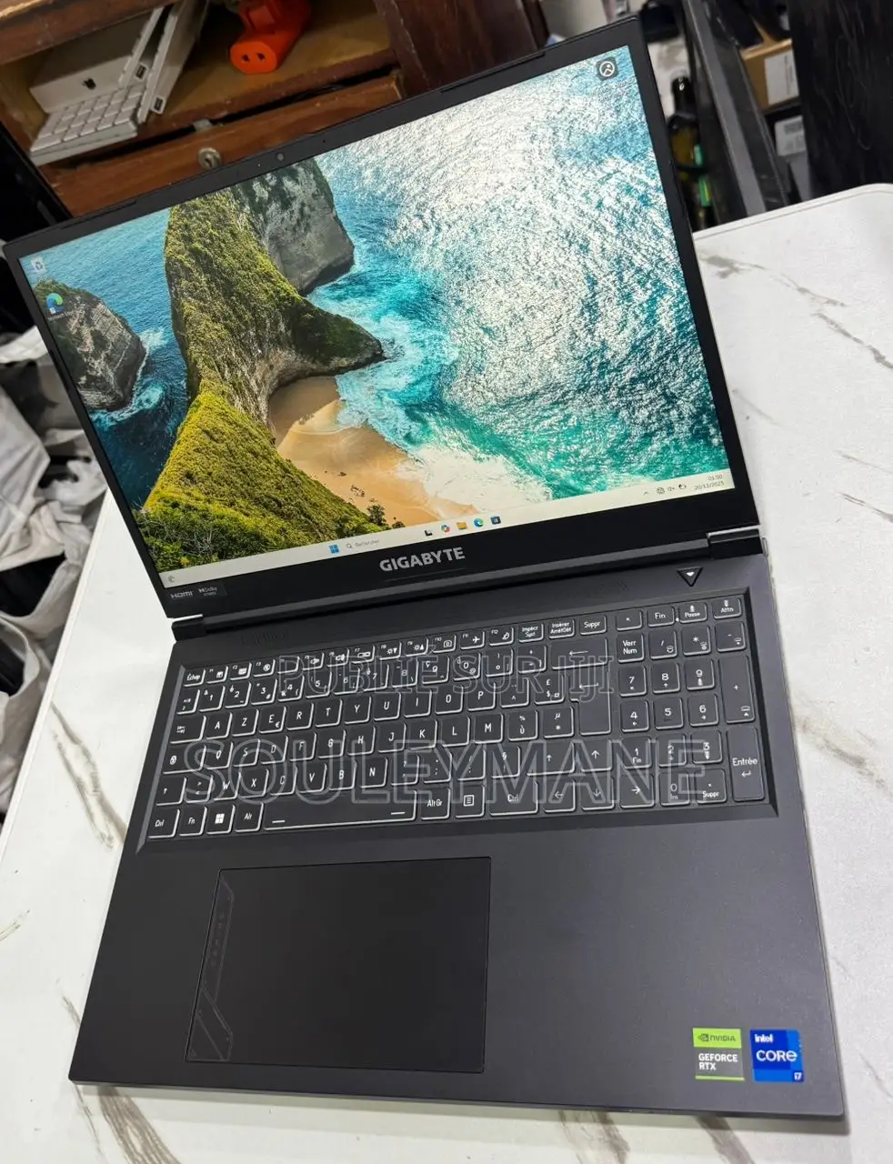 New Ordinateur Portable Gigabyte Sabre 17-G8 16GB Intel Core I7 SSD 1T