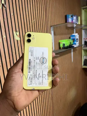 Photo - Apple iPhone 11 64 GB Jaune