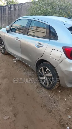 Toyota Starlet 2023 Gris