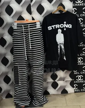 Photo - Vêtements Pour Les Hommes Gros Bare