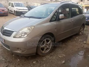 Toyota Corolla Verso 1.6 VVT-i 2005 Gris