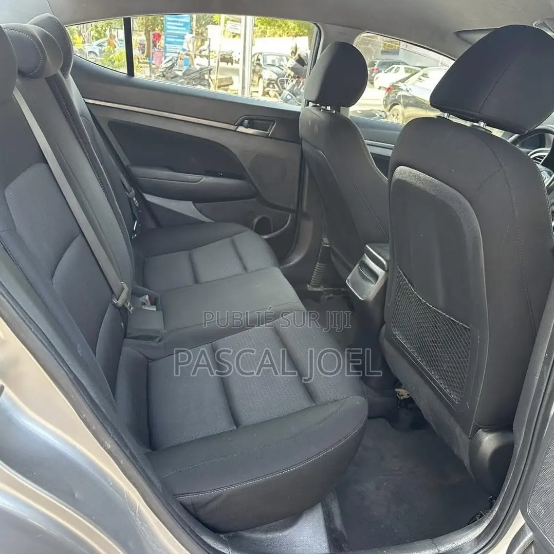 Hyundai Elantra 2019 Gris