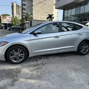 Hyundai Elantra 2019 Gris