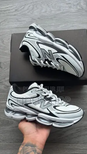 Photo - New Balance 2000