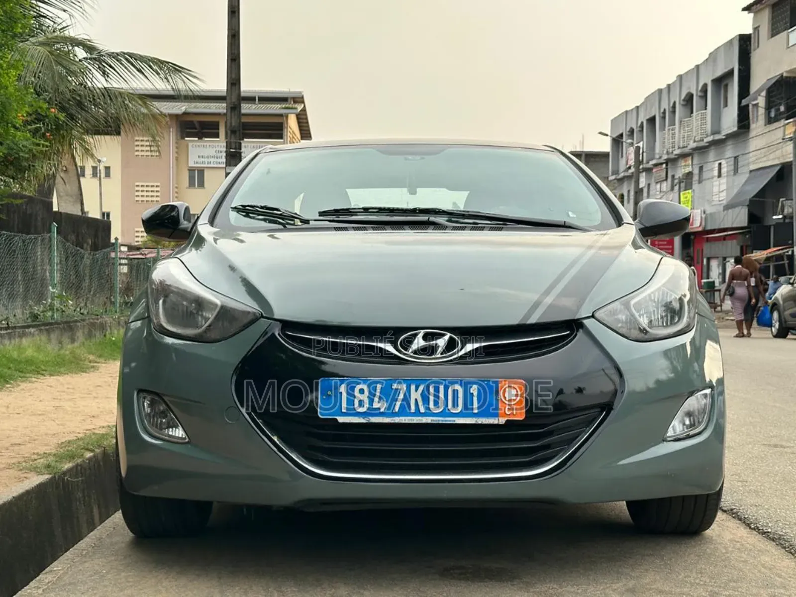 Hyundai Elantra Limited Sedan FWD (1.8L 4cyl 6A) 2016 Vert