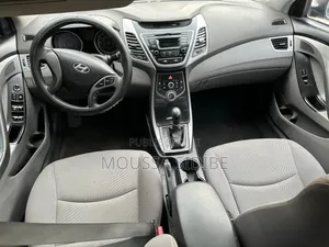 Hyundai Elantra Limited Sedan FWD (1.8L 4cyl 6A) 2016 Vert