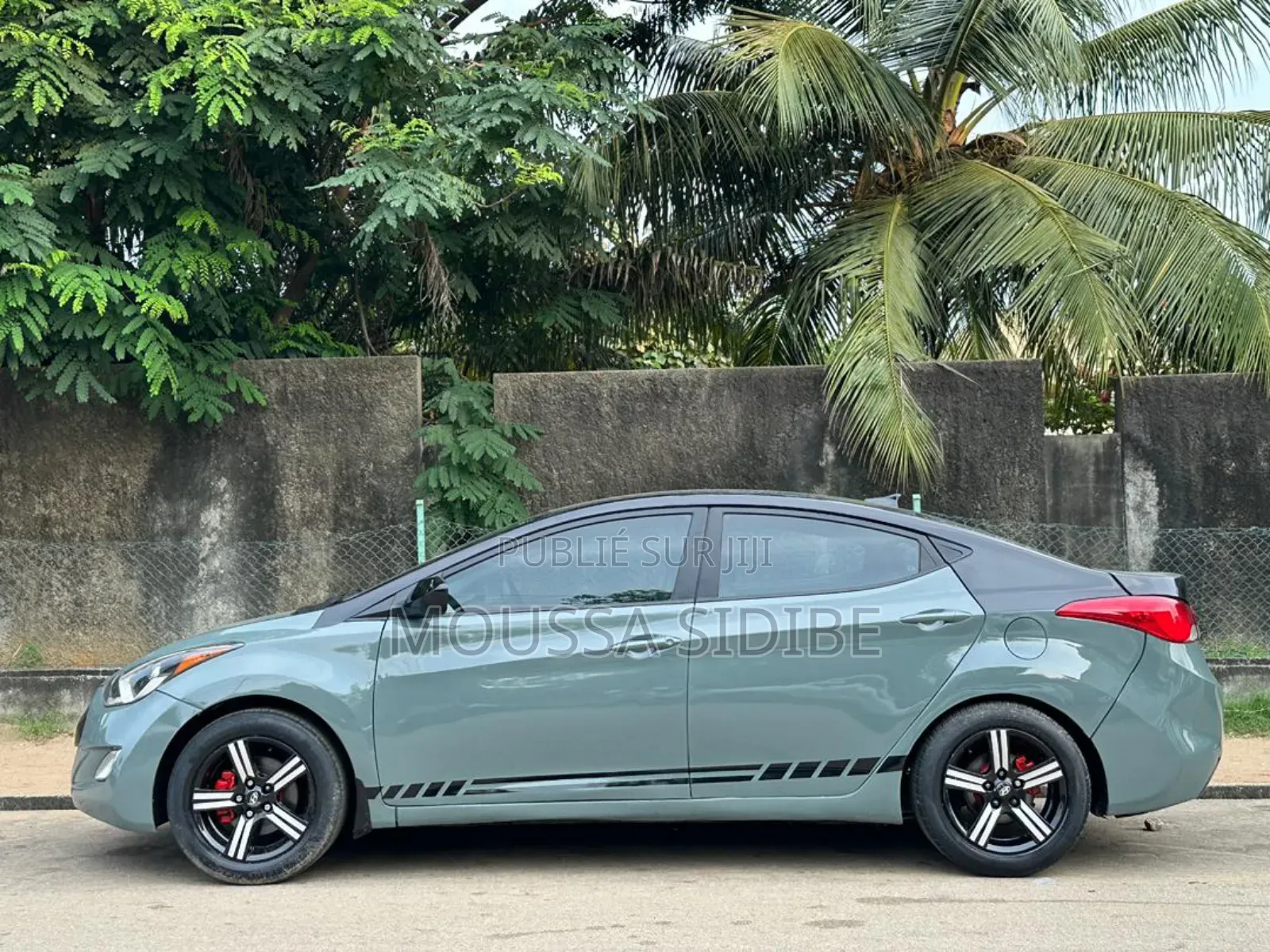 Hyundai Elantra Limited Sedan FWD (1.8L 4cyl 6A) 2016 Vert