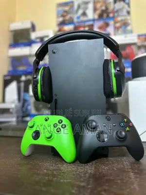 Photo - Xbox Series X – 2 Manettes + Casque Inclus | Puissance Next-Gen