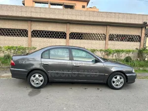 Toyota Avensis 2.0 D Verso 2002 Gris