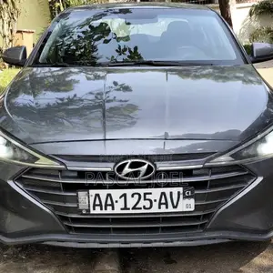 Photo - Hyundai Elantra 2020 Gris