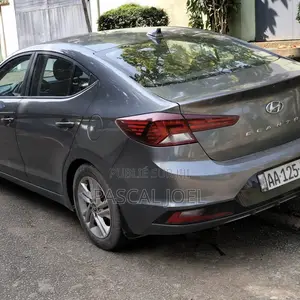 Hyundai Elantra 2020 Gris