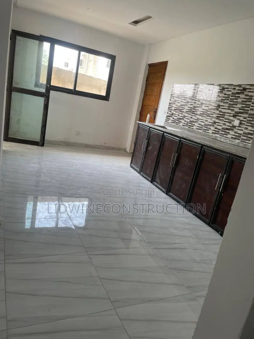 4chbre Duplex dans Bingerville à Vendre