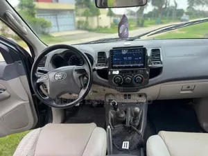 Toyota Fortuner 2012 Vert