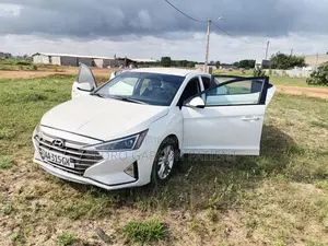 Photo - Hyundai Elantra 2020 Blanc