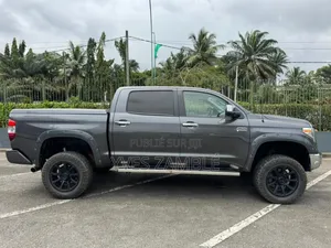 Photo - Toyota Tundra 2020 Black
