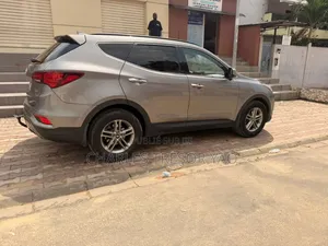 Photo - Hyundai Santa Fe Limited Ultimate AWD 2018 Gris