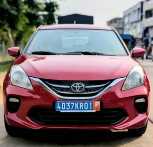 Photo - Toyota Starlet 2021 Rouge