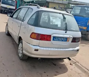 Toyota Picnic 2.0 FWD 2005 Gris