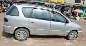 Toyota Picnic 2.0 FWD 2005 Gris