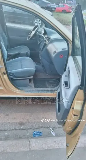 Toyota Picnic 2.0 FWD 2002 Jaune