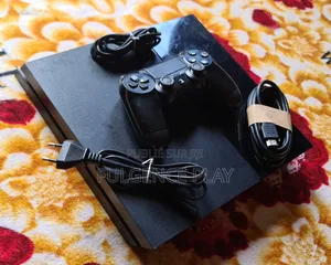 Photo - Ps4 Slim Propre. La Photo Est en Temps Réel. Vendue Avec Garantie.