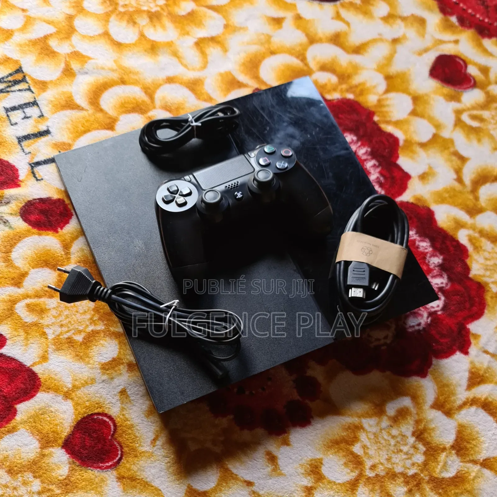 Ps4 Slim Propre. La Photo Est en Temps Réel. Vendue Avec Garantie.