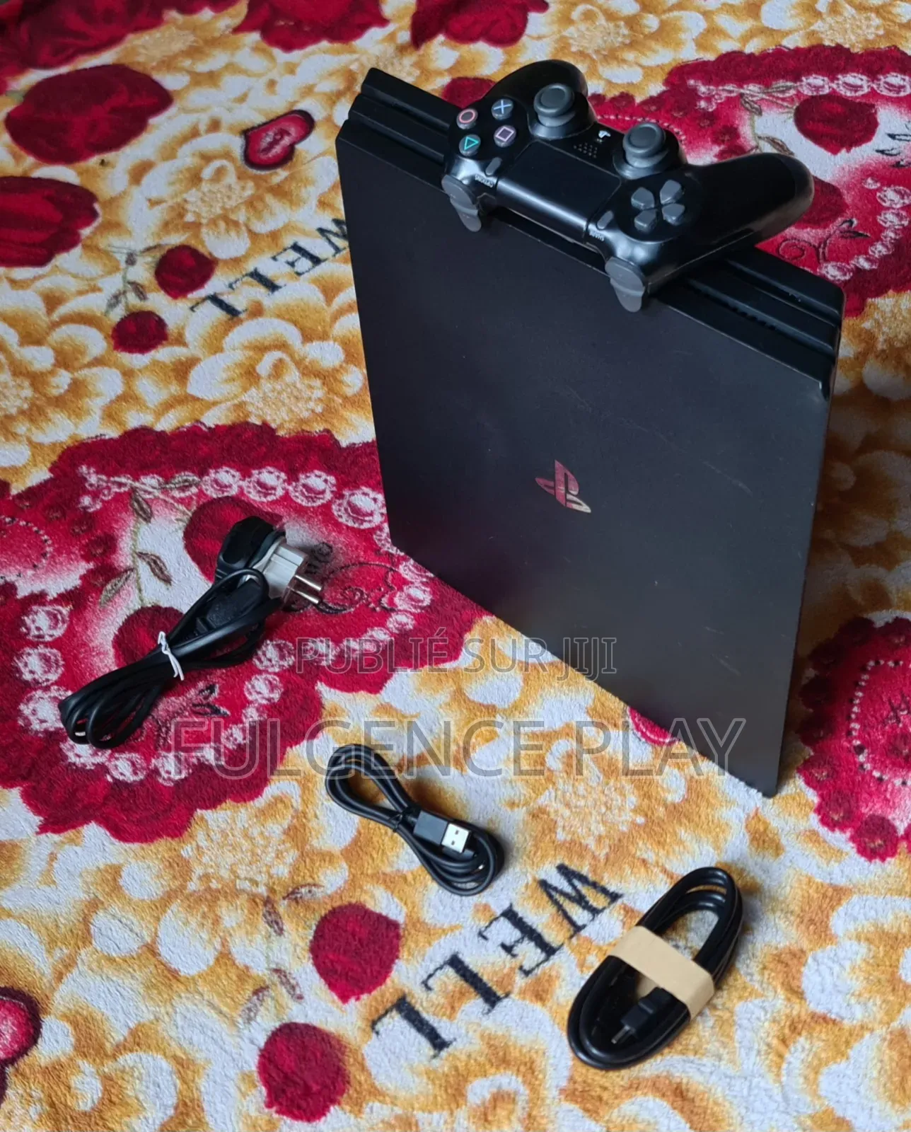 Ps4 Pro Super Propre. La Photo Est en Temps Réel. Vendue Avec Garantie