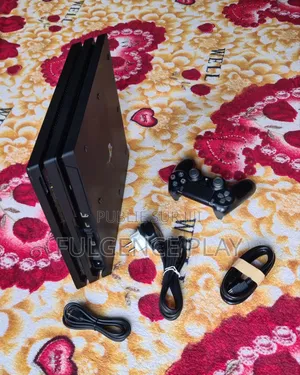 Ps4 Pro Super Propre. La Photo Est en Temps Réel. Vendue Avec Garantie