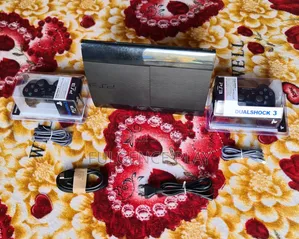 Ps3 Ultra Slim Propre La Photo Est en Temps Réel Vendue Avec Garantie